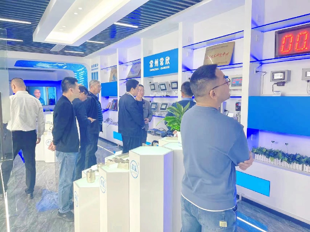 熱烈祝賀中國重型機械工業(yè)協(xié)會橋式起重機專業(yè)委員會九屆八次理 事會暨十屆一次會員大會在江蘇省常州市召開順利召開并圓滿結(jié)束！